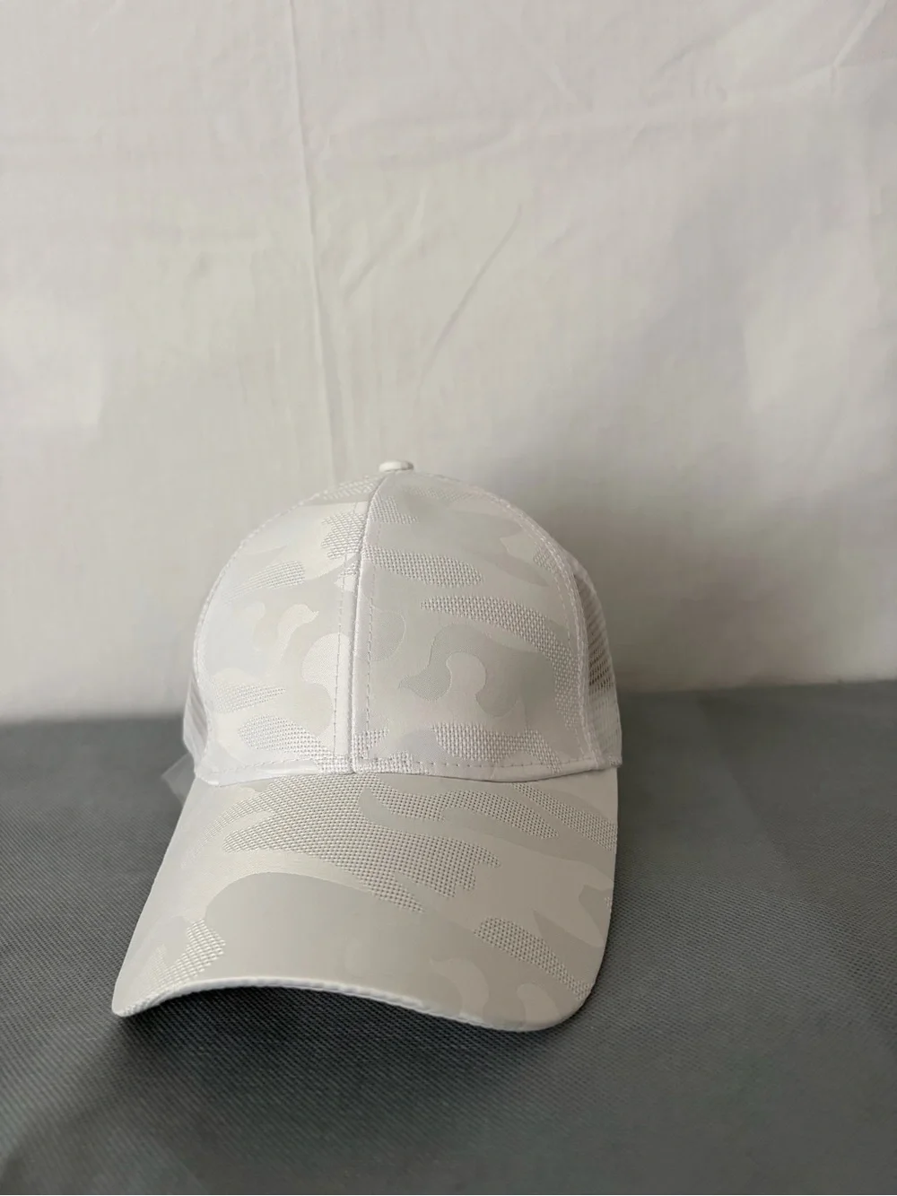 Women’s Ponytail Trucker Hat White Camo Mesh Snapback New (B189)
